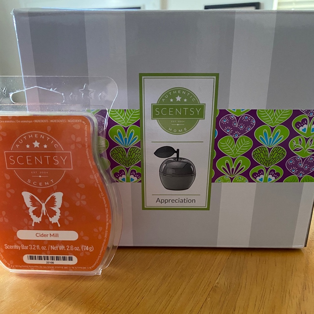 Scentsy Apple Appreciation Warmer